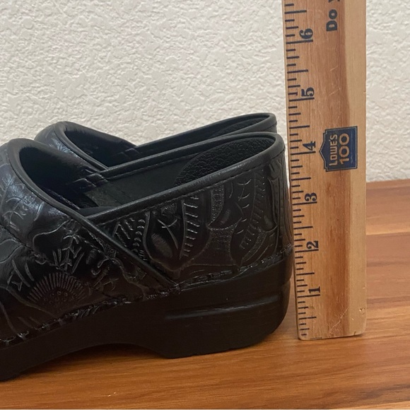 DANSKO 906020202 Professional Clog Black Tooled Leather Clogs Size 39 8.5-9US - Picture 11 of 16
